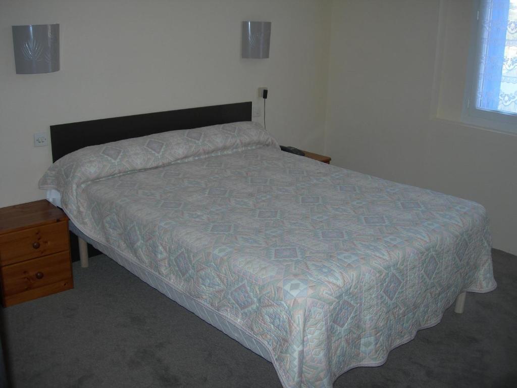 Hotel Les Acanthes Remoulins Room photo